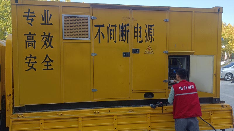 孝昌柴油发电机组和UPS电源配合使用时，如何避免切换过程中的电力中断？